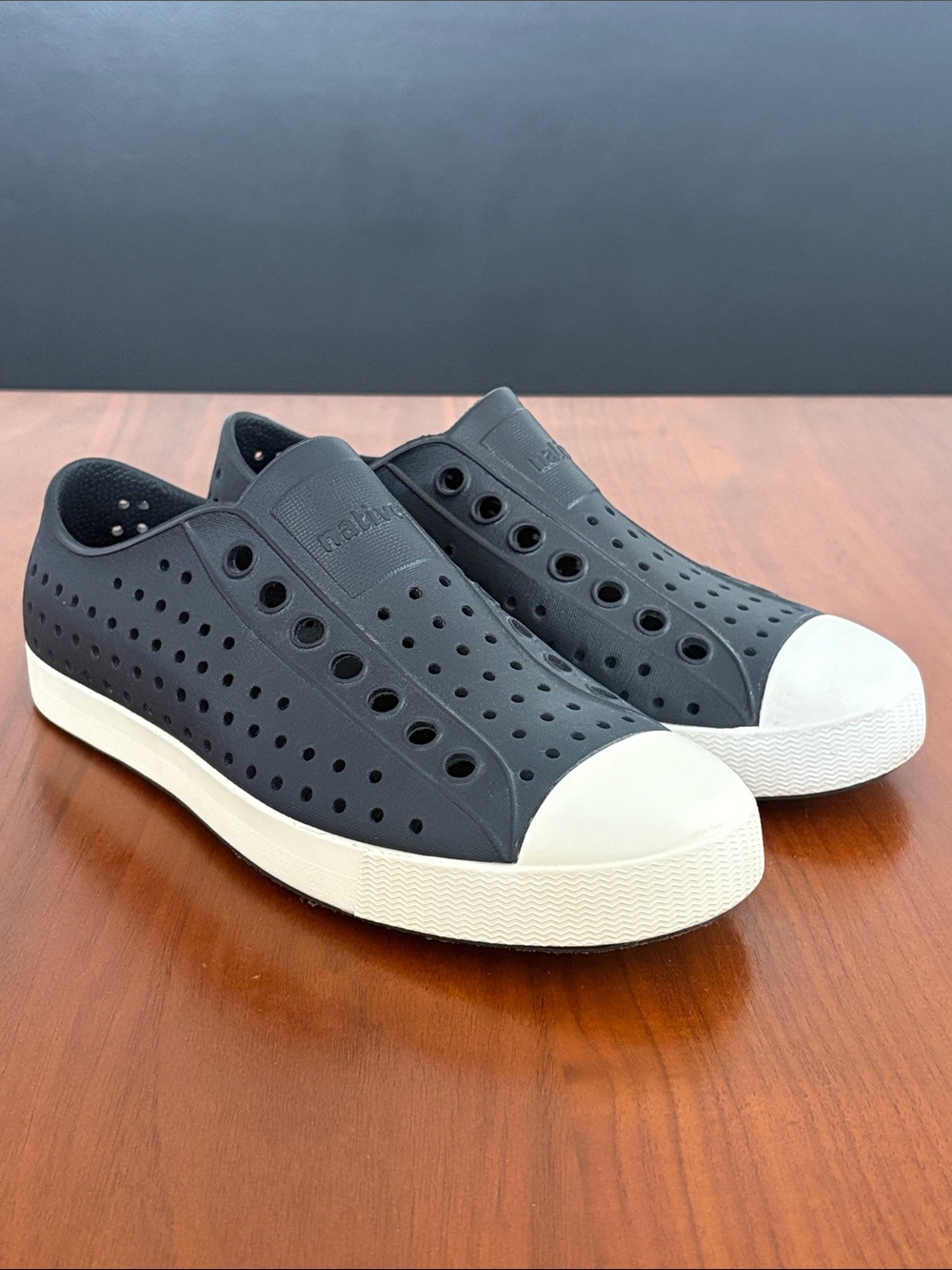 NATIVE Jefferson, black, slip on shoes, men size 4/womens 6